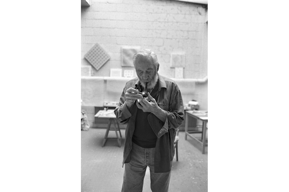 Luis Tomasello. Peintre argentin, dans son atelier.